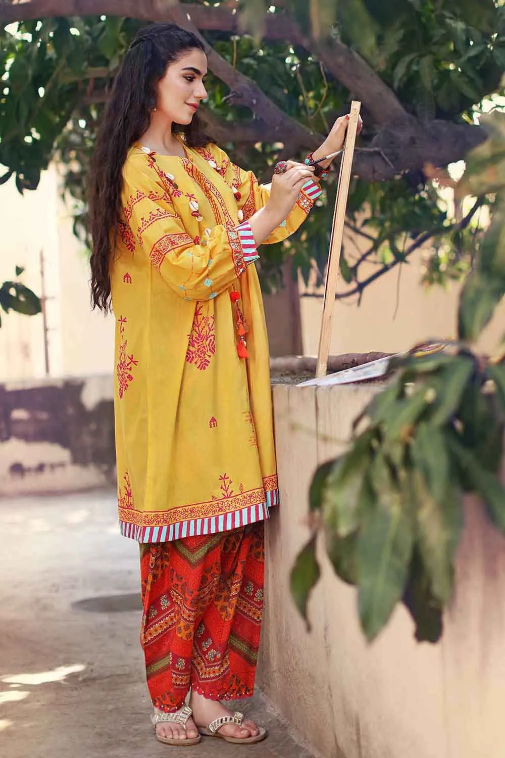 Gul Ahmed Summer 2022 · Essential 2PC Collection – 2PC Printed Lawn Shirt Trousers TL-375