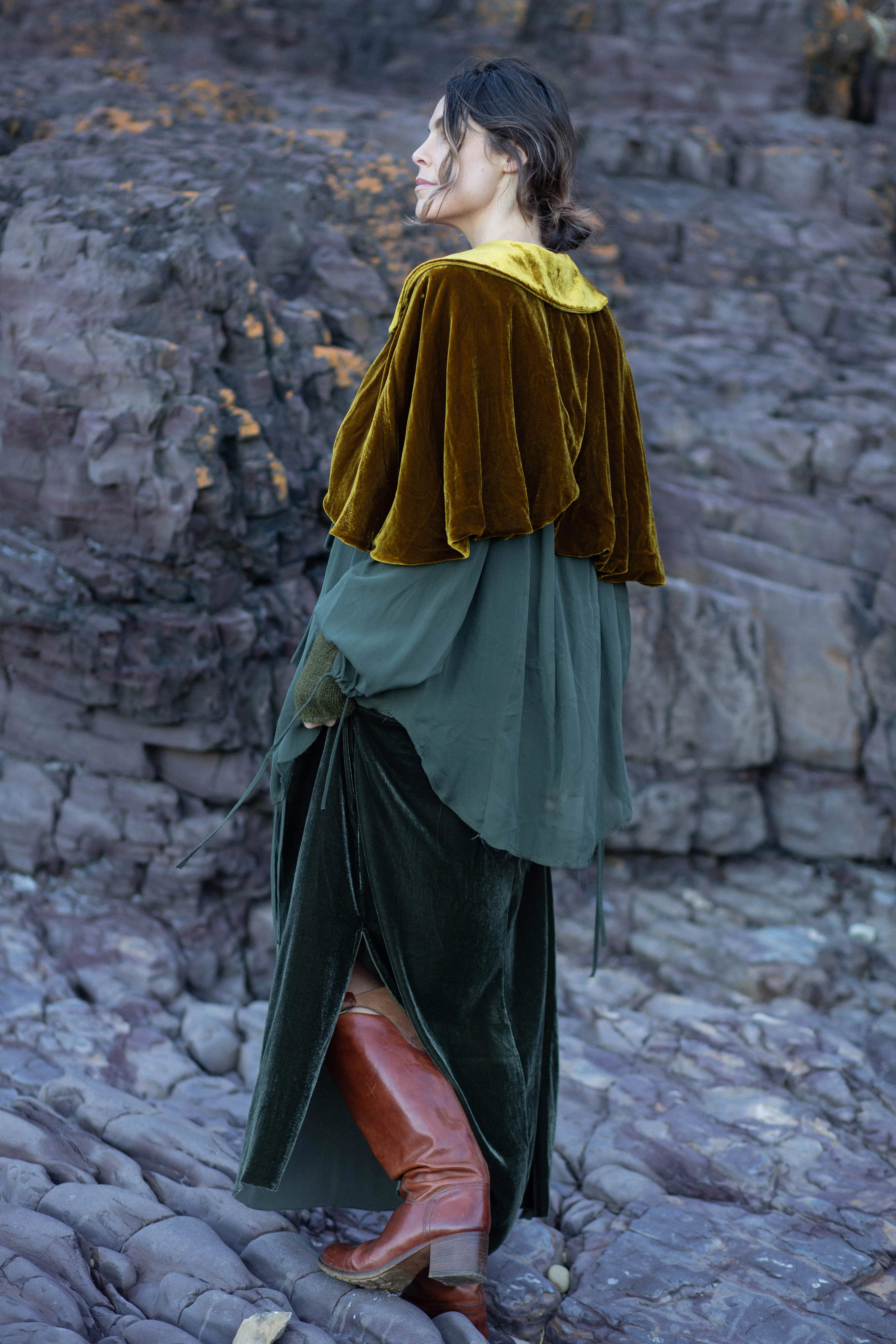 Silk velvet cocoon capelet - Old gold