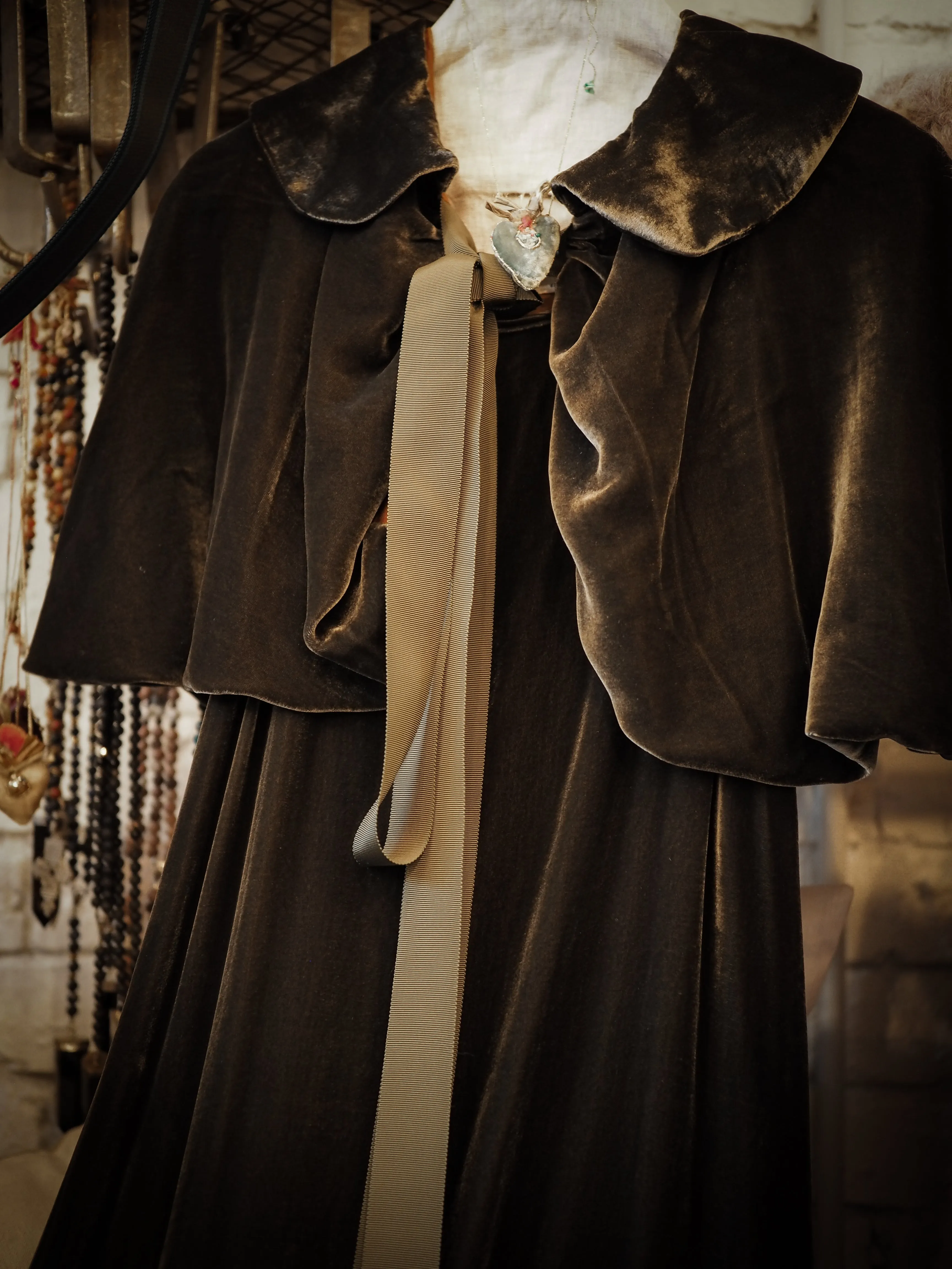 Silk velvet cocoon capelet - Old gold