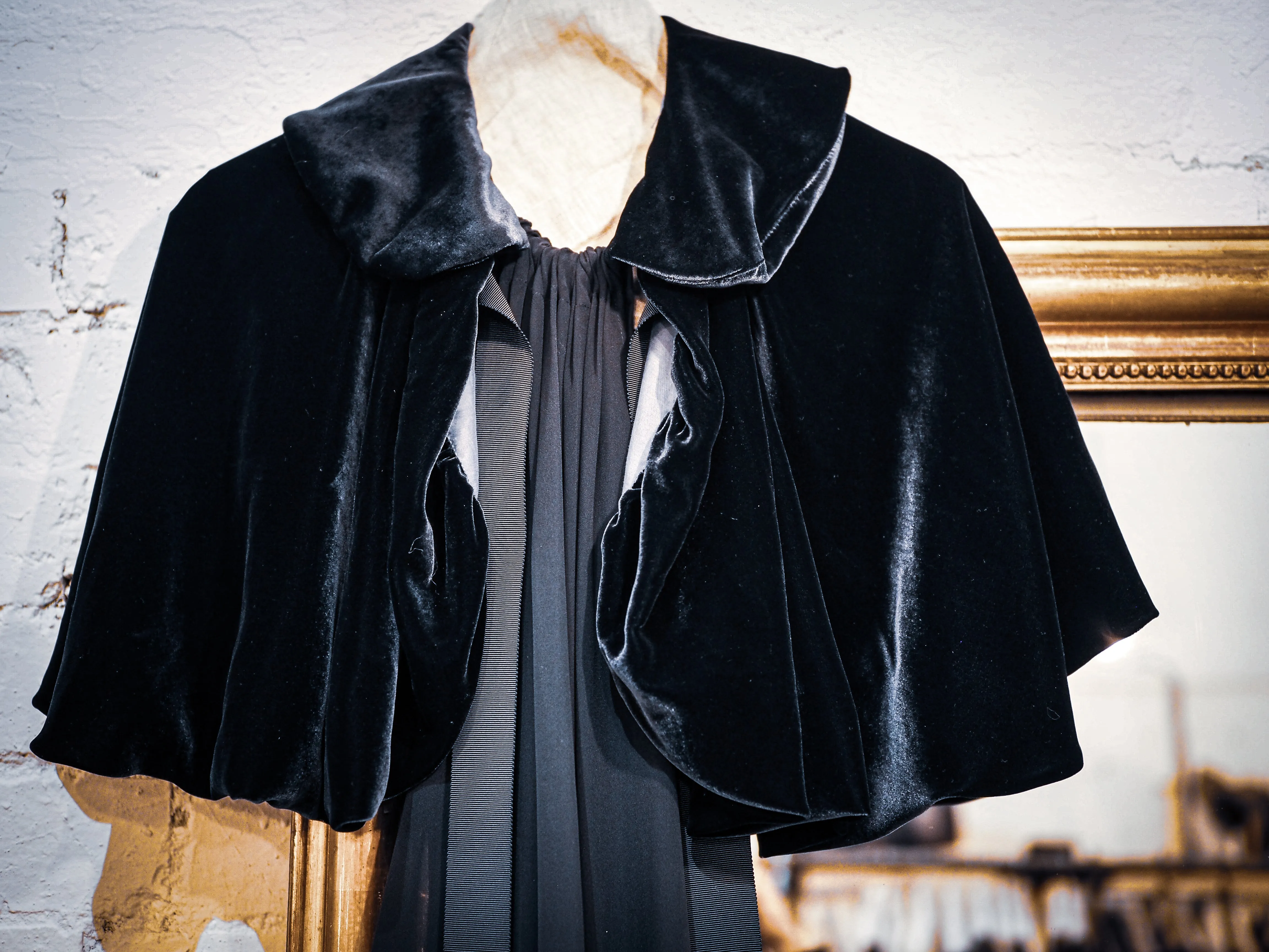 Silk velvet cocoon capelet - Old gold