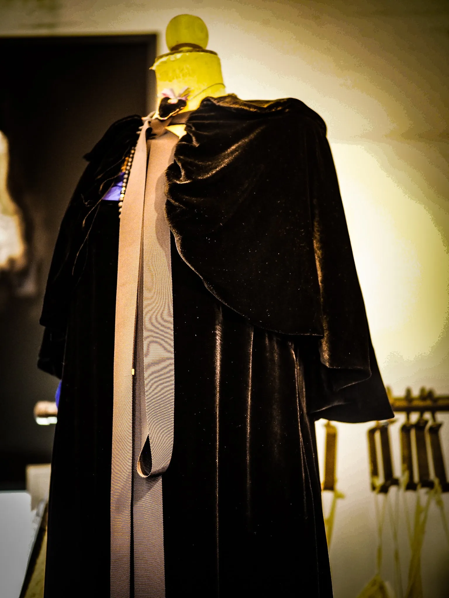Silk velvet cocoon capelet - Old gold