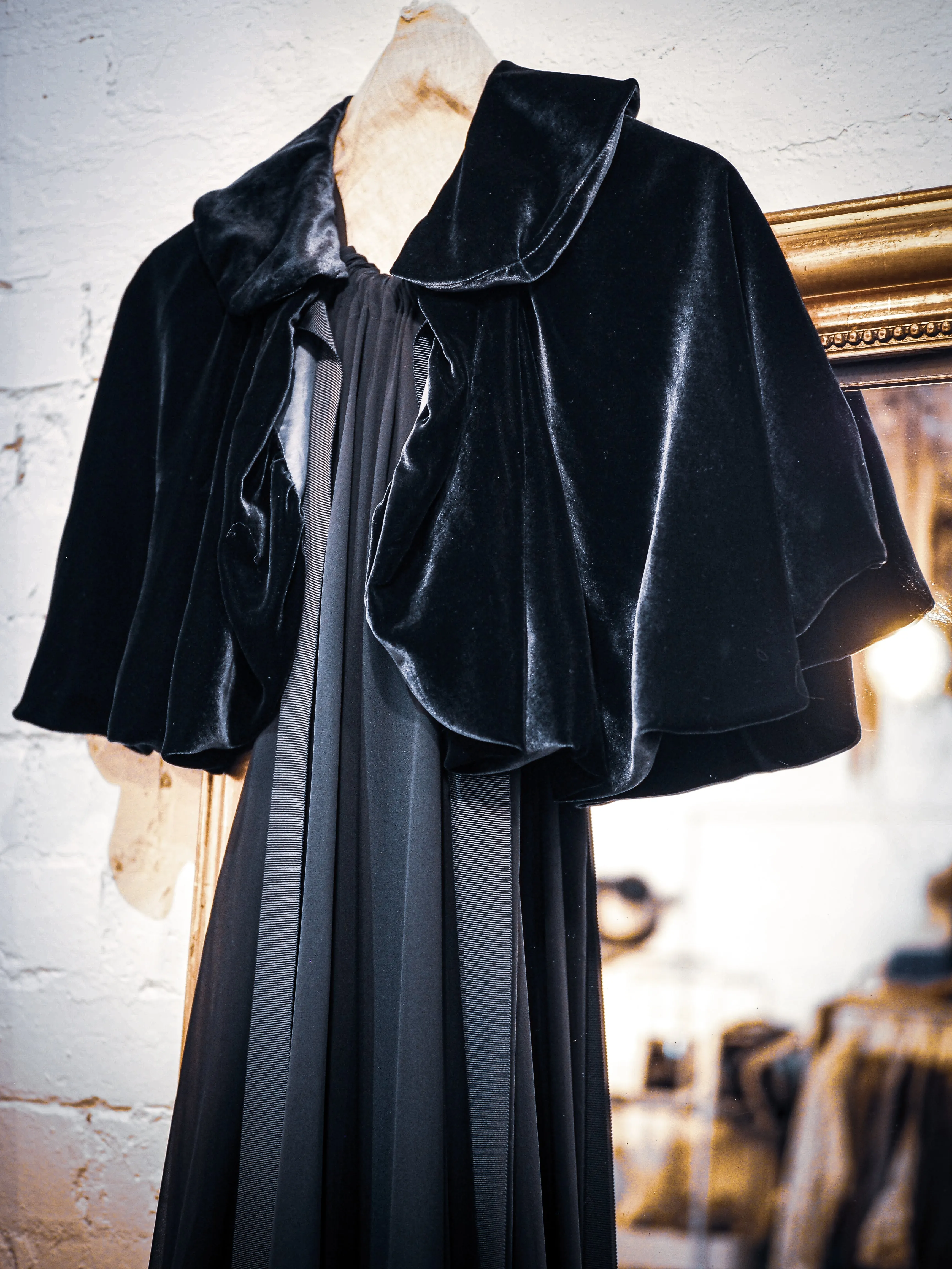 Silk velvet cocoon capelet - Old gold